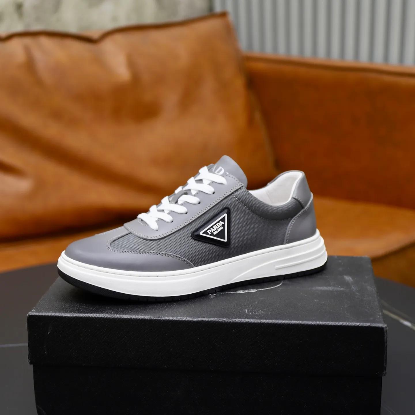Ex-factory price: 420💰🙅‍♂️🙅‍♂️🙅‍♂️ Brand: PRADA Standard code: 38–44 (45 can be customized) Grade: Same as the official website Material: Original cowhide fabric Comfortable pigskin lining Lightweight wear-resistant outsole Style category: Men's fashionable casual shoes and boots Running sports shoes Distinguished luxury brand elements Top luxury Color: actual picture color